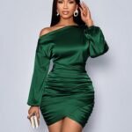 Robe satinée asymétrique vert émeraude-Coupe drapée élégante