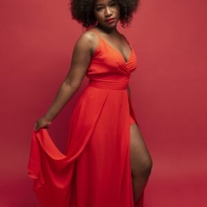 Robe longue fluide rouge éclatante à fente élégante